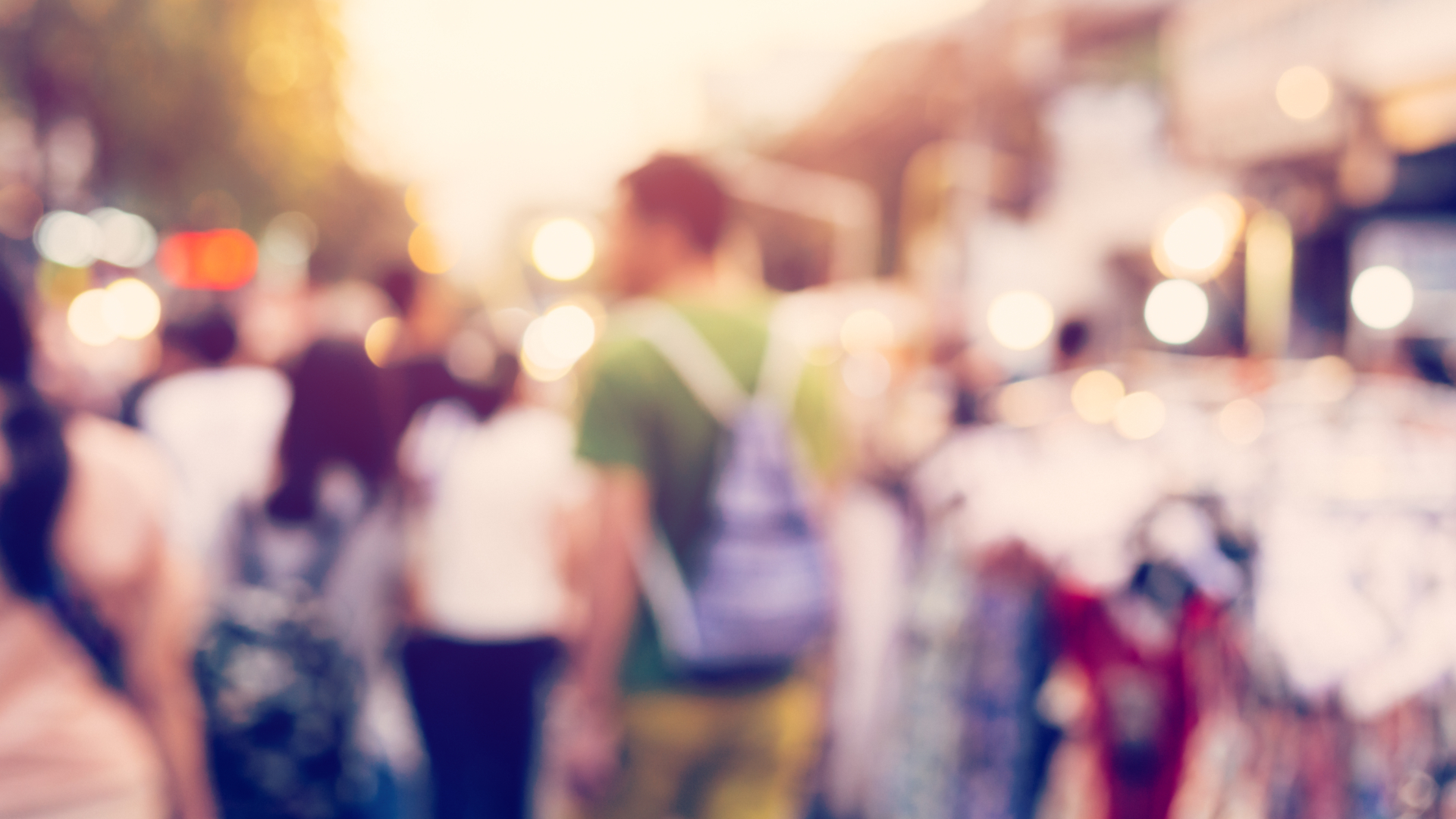 Ein verschwommenes Bild von Menschen auf der Straße
